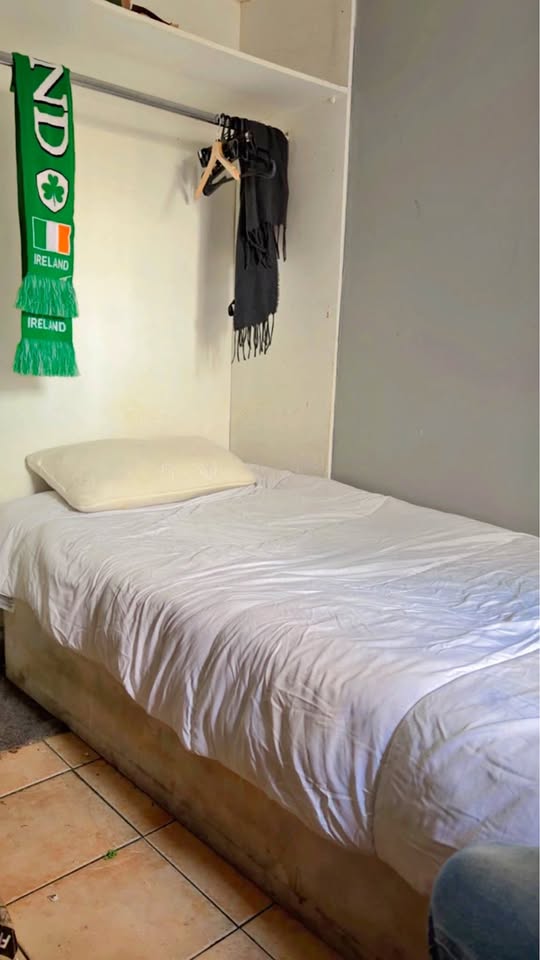 Shared room with another person in Phibsborough D07, 10 minutes from Dublin city centre. €500 per month plus a security deposit of the same amount!