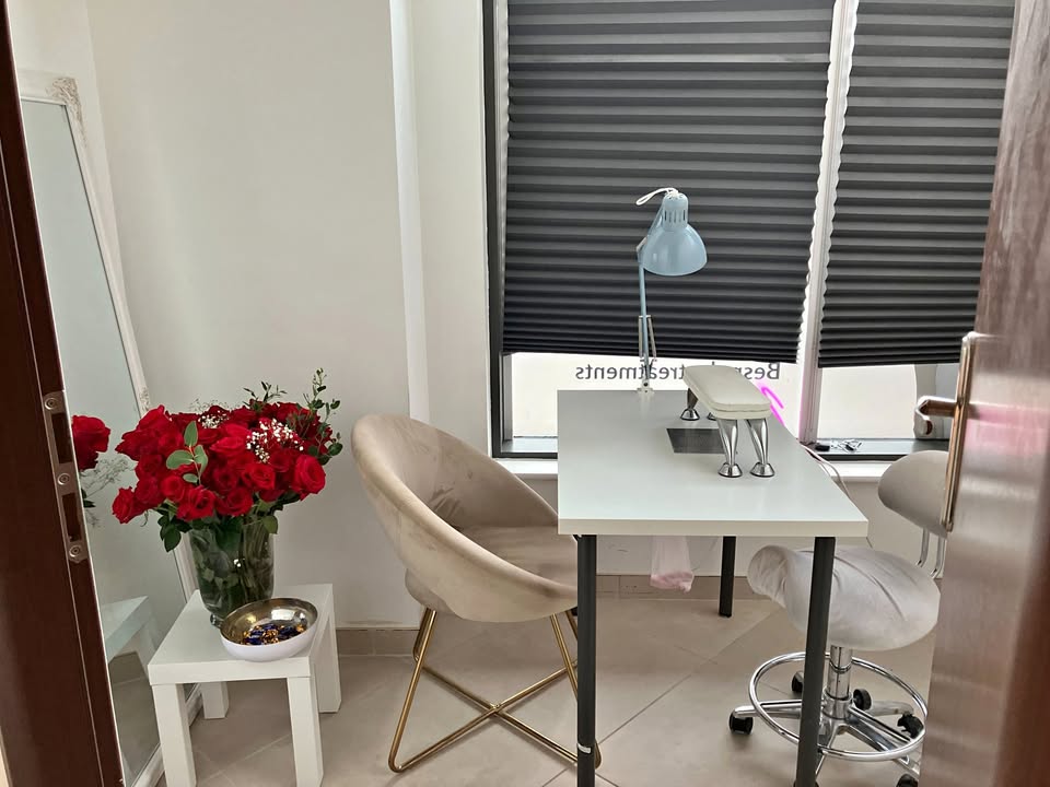 beauty room for rent