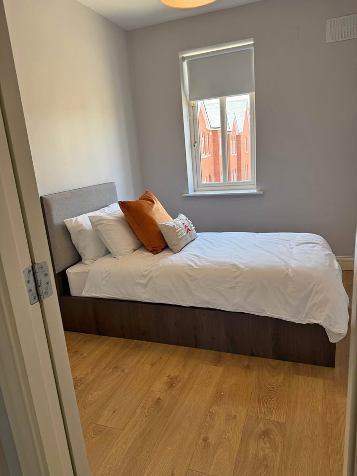SPACIOUS SINGLE ROOM AVAILABLE TO RENT