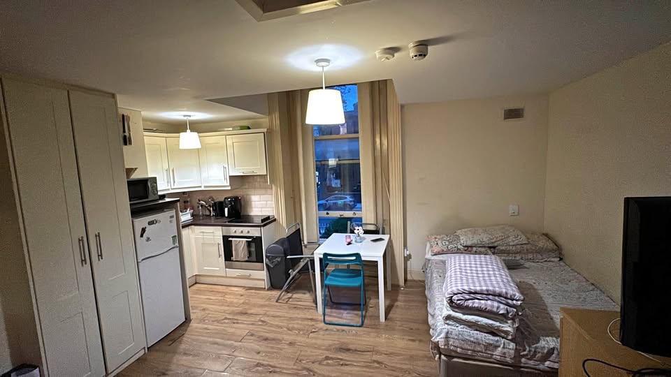 LARGE STUDIO FLAT IN D07