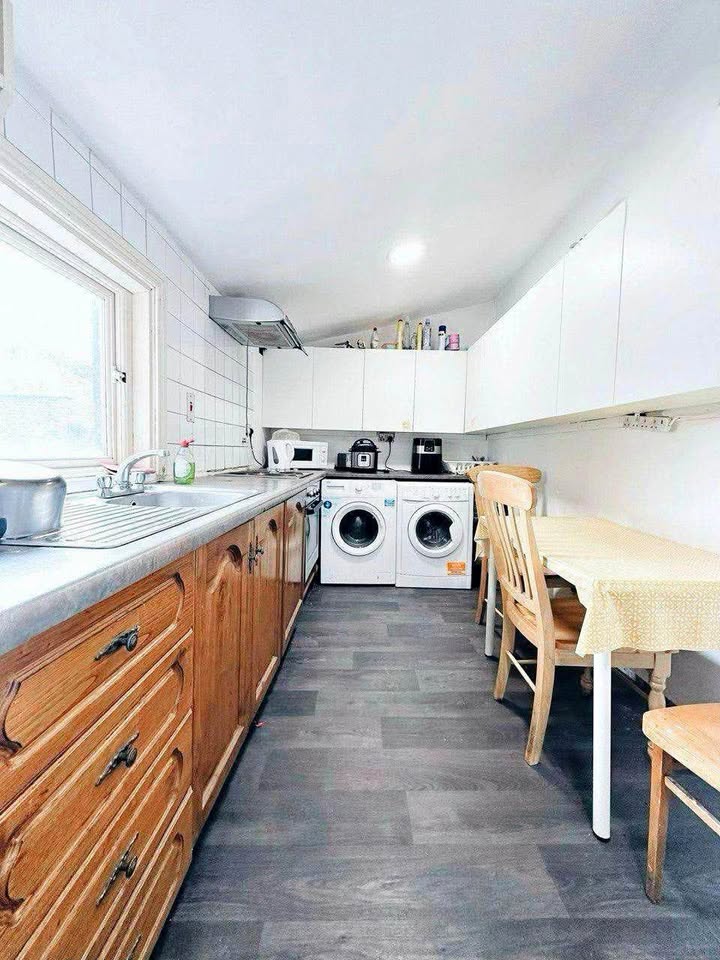 A place is available in a shared room in Dublin 1.