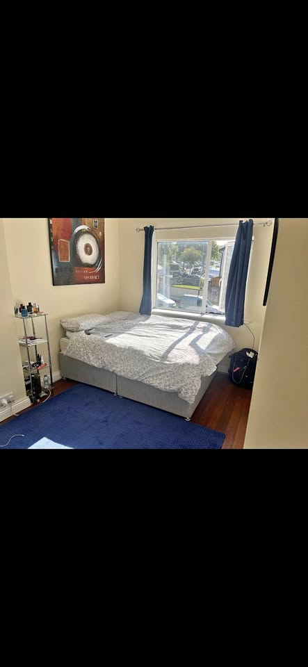Single room available now 850 € deposit same