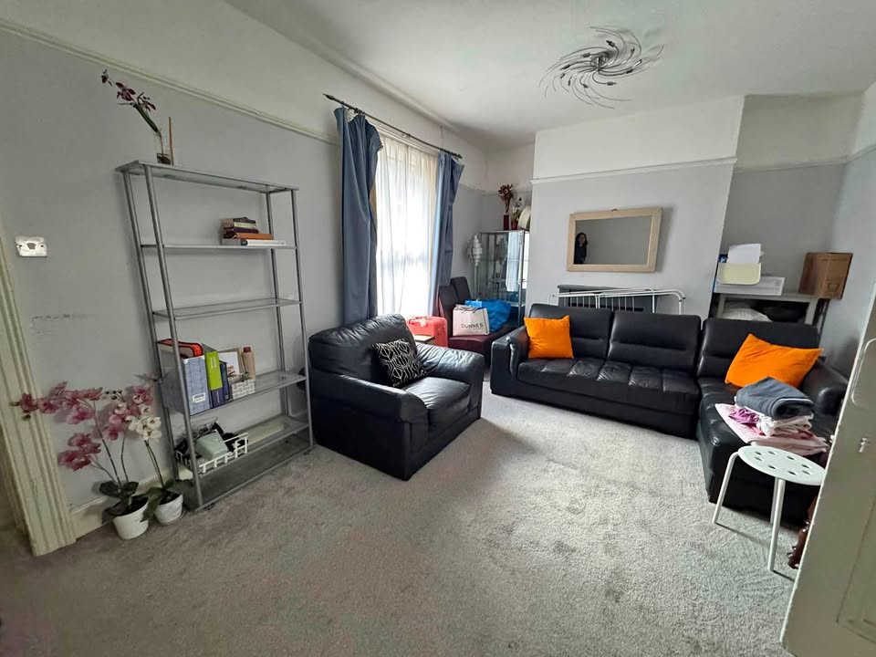 D08 Room to Rent