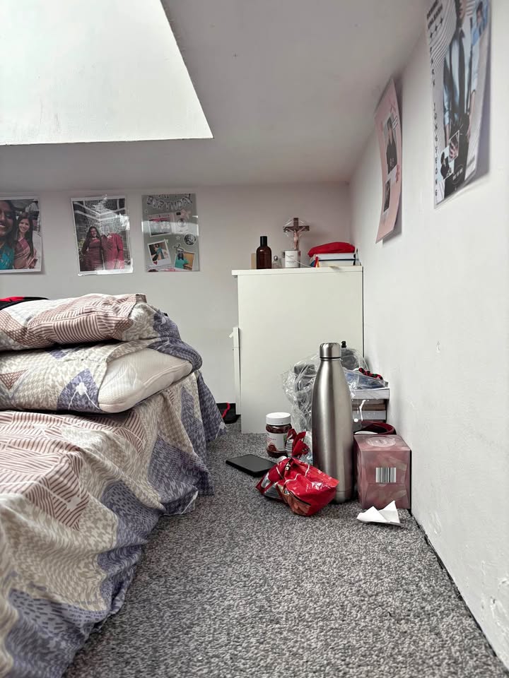 Looking for ideally 2 girls to share room in Fairview, Dublin 3 in a two bedroom flat. €625 per bed. This flat is in a fantastic location opposite Fairview park