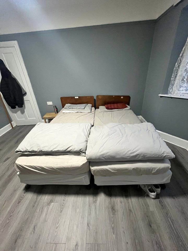 Twinroom D12 available immediately