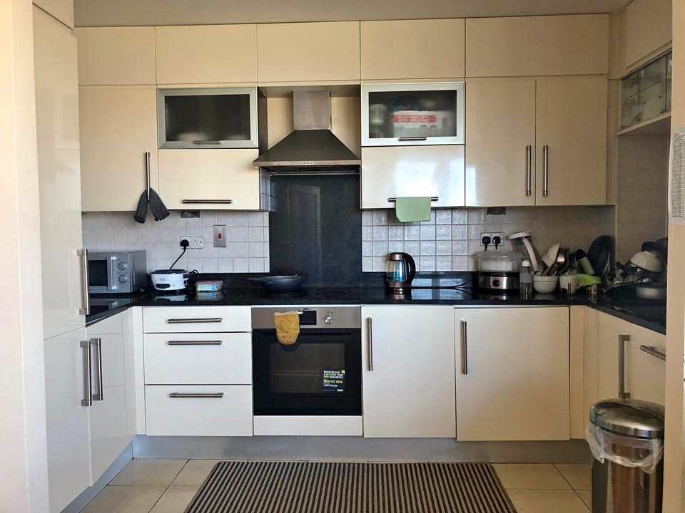 Looking for one girl to share room in Dublin