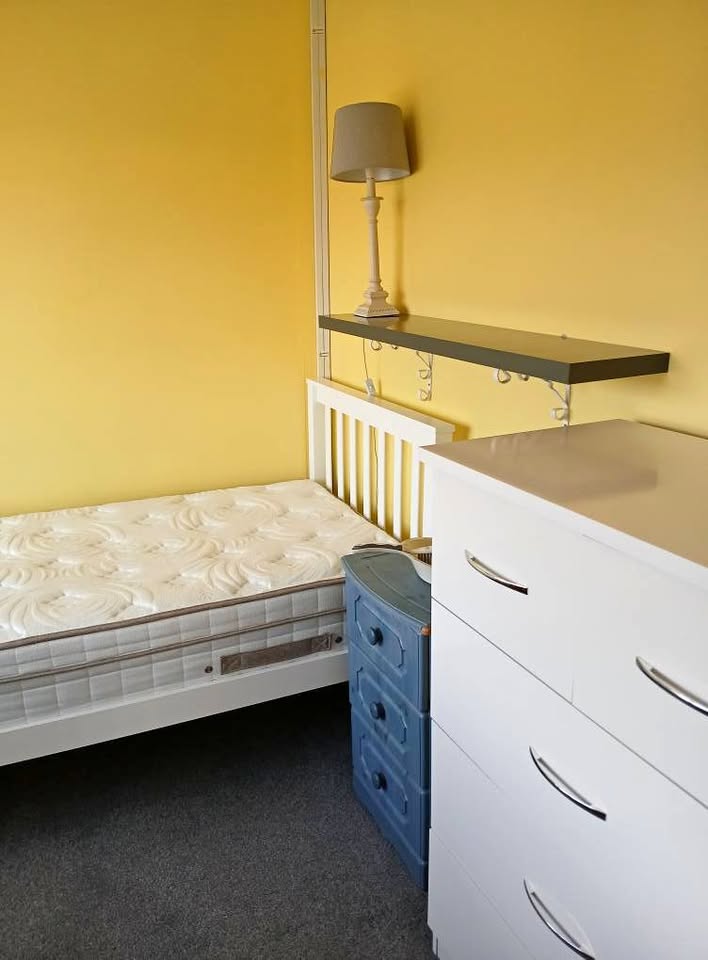 Room to rent house sharing
