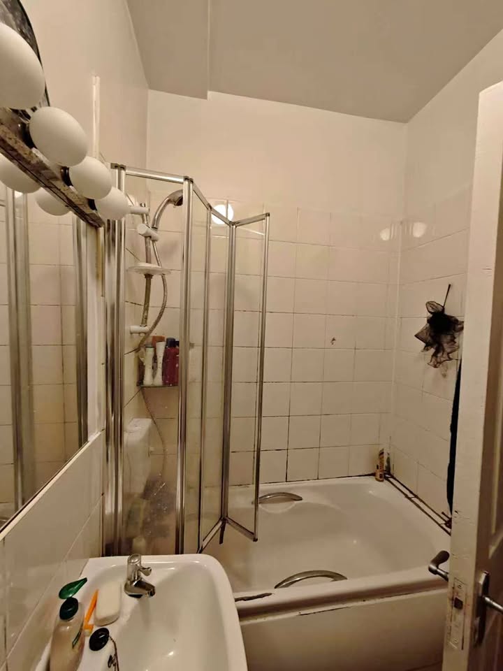 2 beds 1 bath Room only