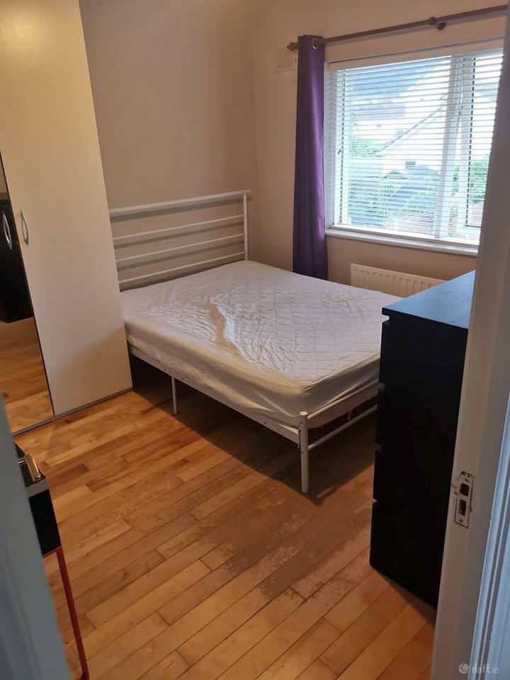1 bed 1 bath Room only
