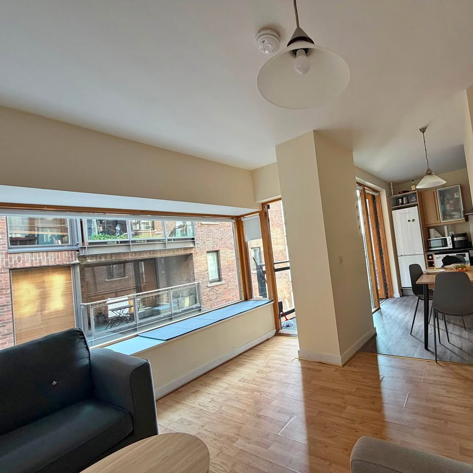 Private En-Suite Room Available in Smithfield – August Only