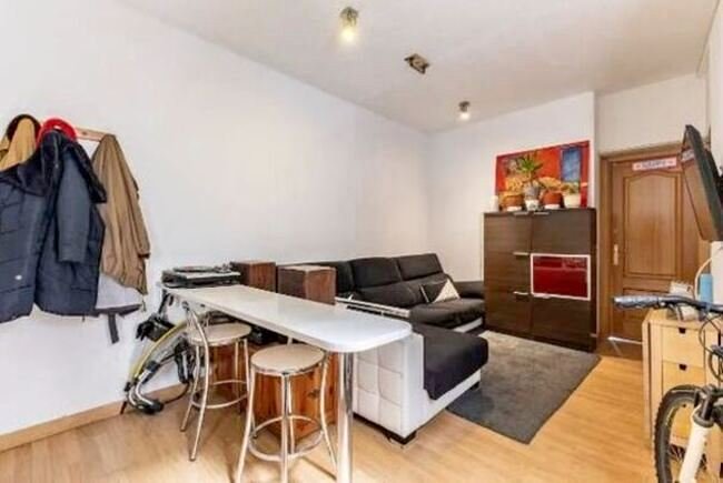 2 beds 1 bath Flat