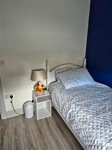 1 bed 1 bath Room only