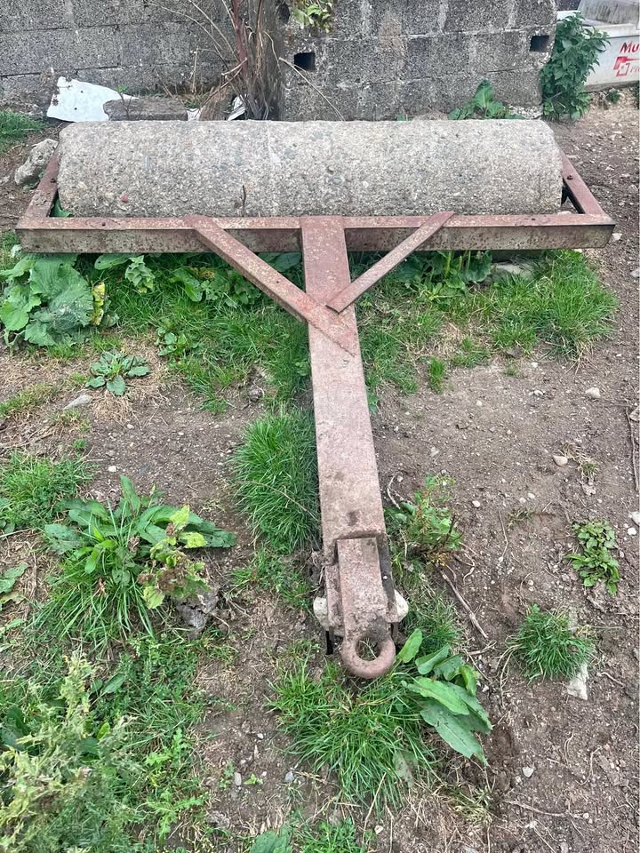 Land roller (concrete)