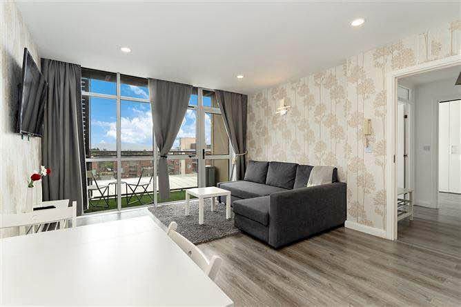 1 bed available for a female in a shared twin room within a fully furnished 2-bedroom, 2-bathroom apartment. Shared bathroom with only one other person. Include