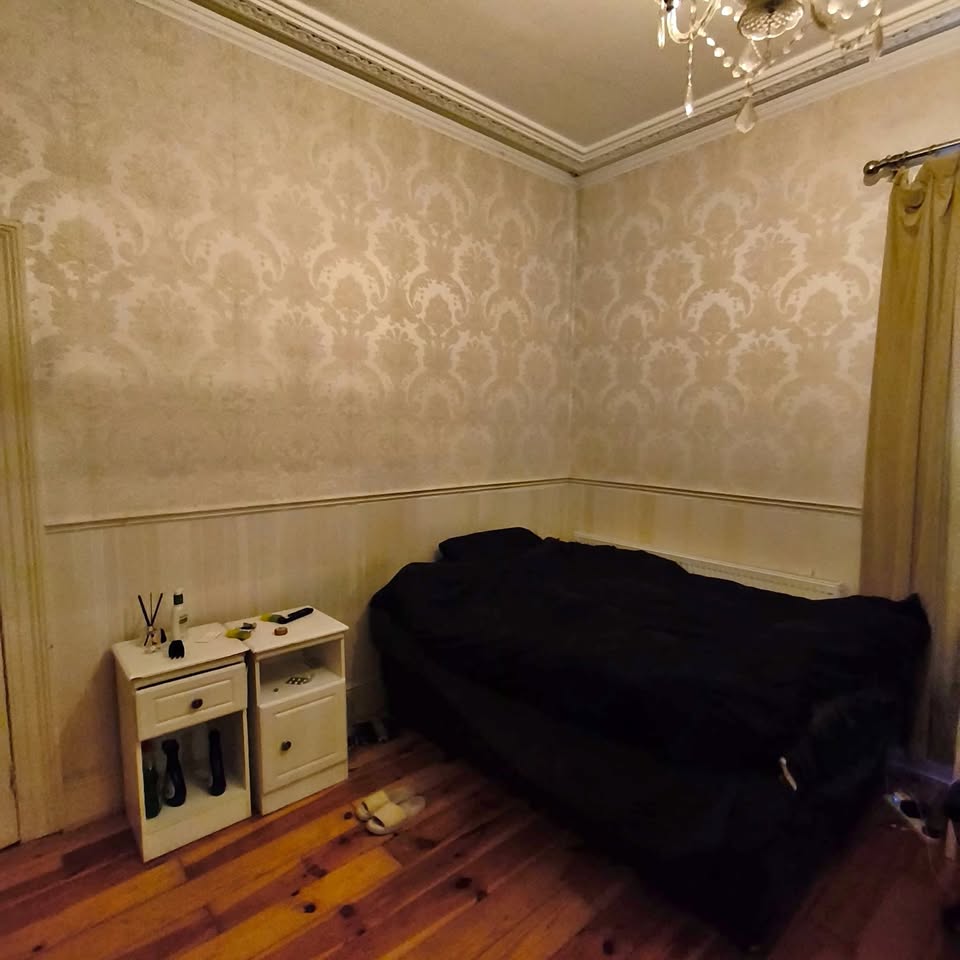 1 bed 2 baths Room only