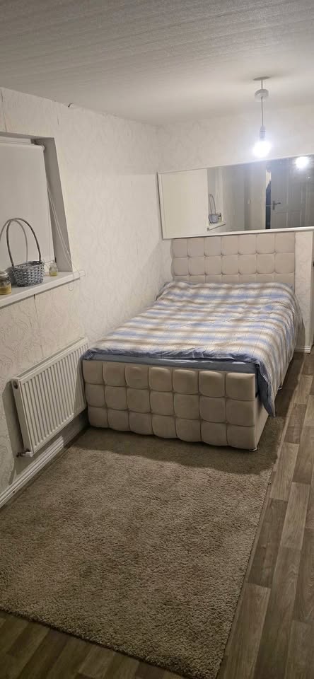 One room for rent