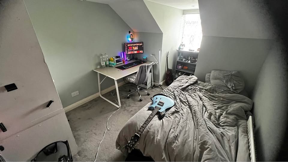 ROOM FOR RENT D15