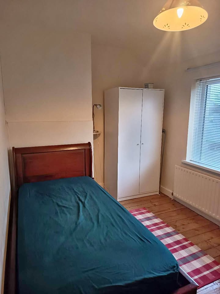 A single room for rent.