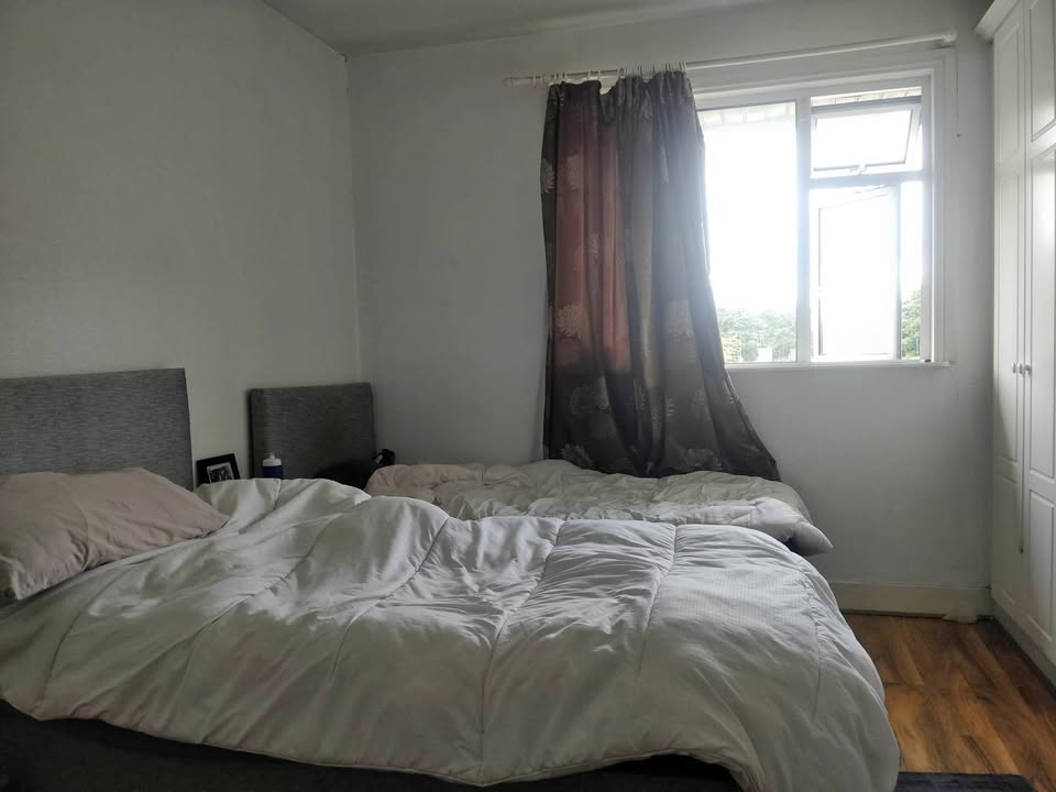 Twin Room (fits 2 single beds)
