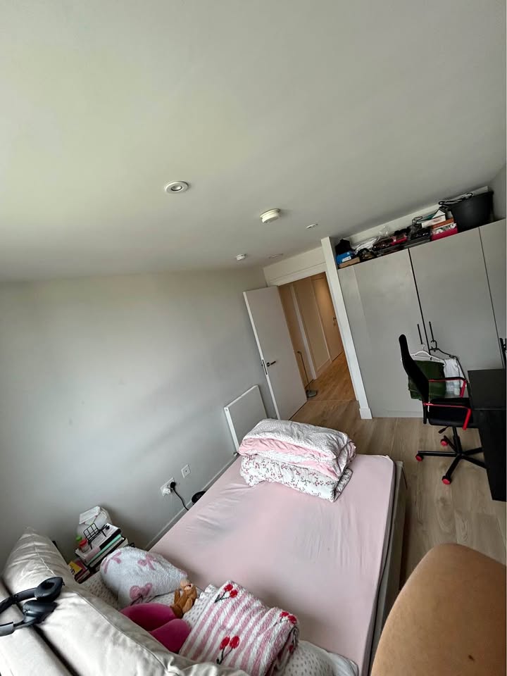 Shared bed In a double room