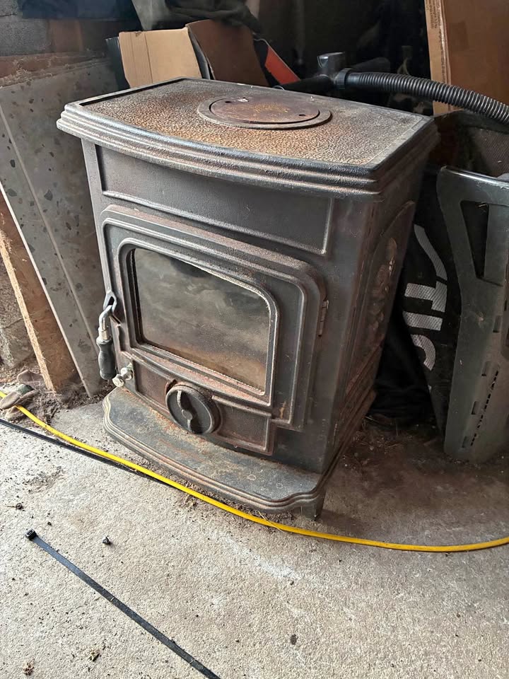 Cast iron stove