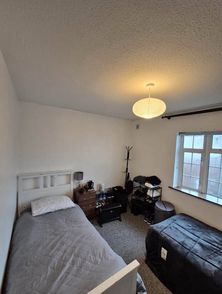 Double room for rent: single beds or double bed available