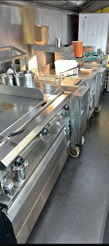 Fully Fitted Commercial Food Container Kitchen – Dublin