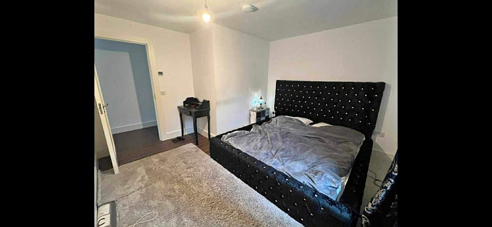 2 Beds 6 Baths House