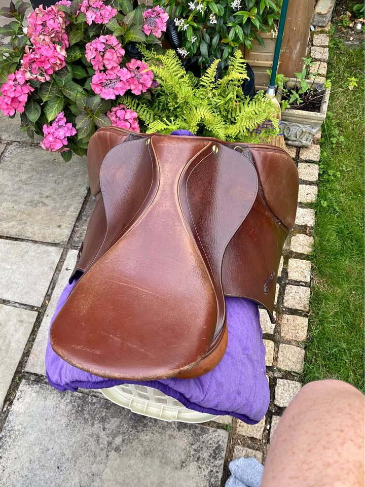 Quality Henri de Rivel (HDR) Advantage all-purpose saddle for sale.