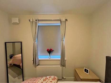 1 bed 1 bathroom – Room only