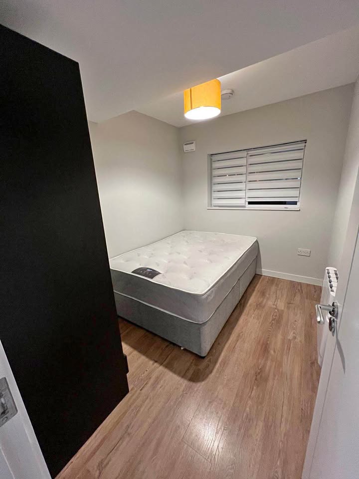 Double room available in D5