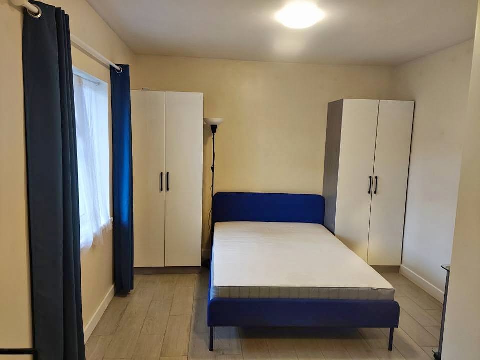 studio to let