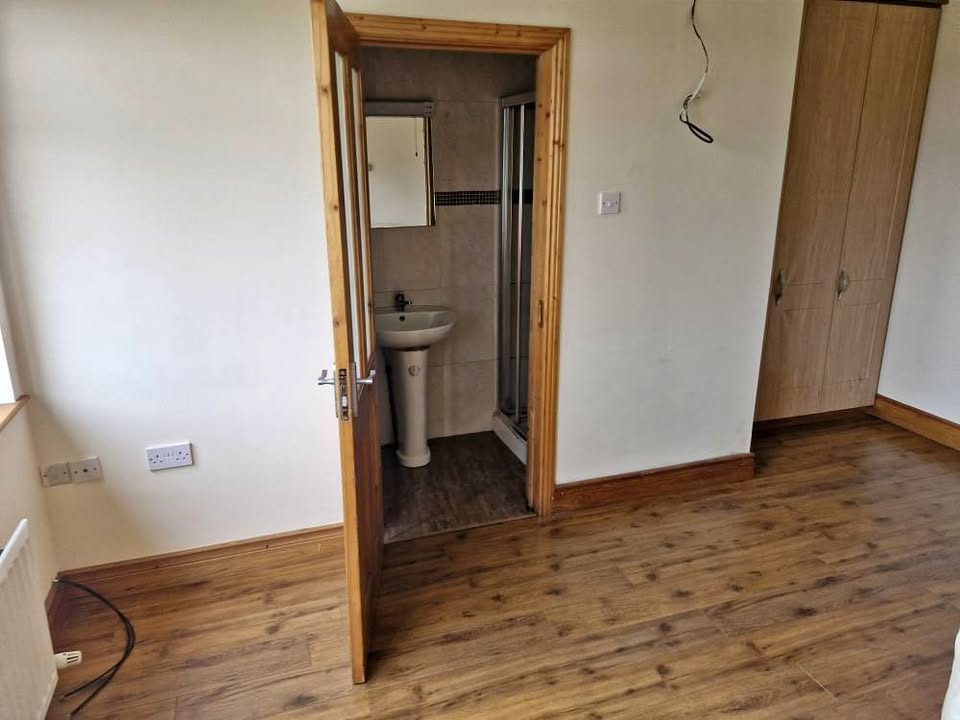 Rooms to rent in communal house with own private bathrooms available kitchen and laundry shared with other tenants