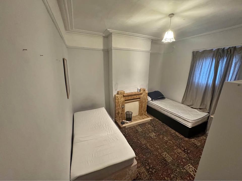 AVAILABLE SHARED ROOMs