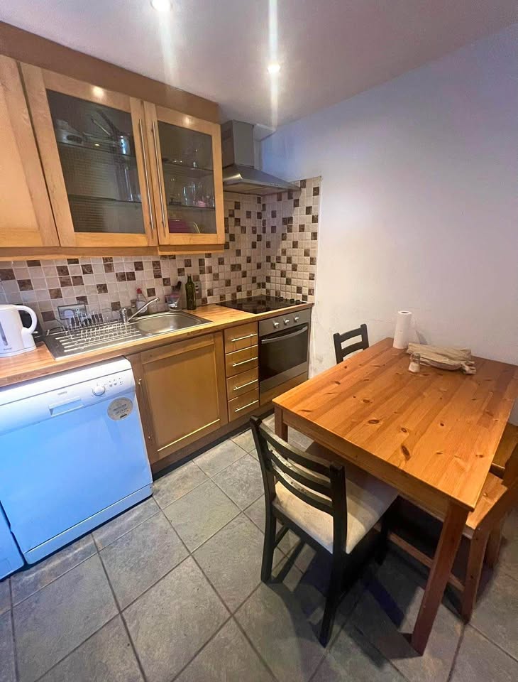 Single room with double bed available in Ranelagh available on the 1 of July
