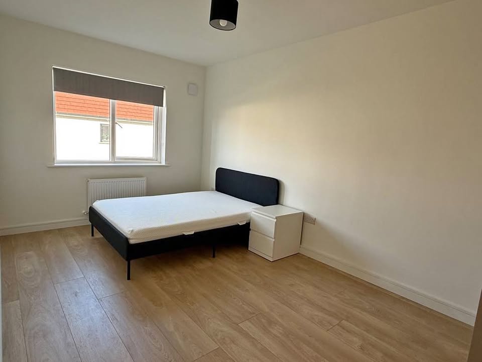 DOUBLE ROOM AVAILABLE – 6 MONTH LET