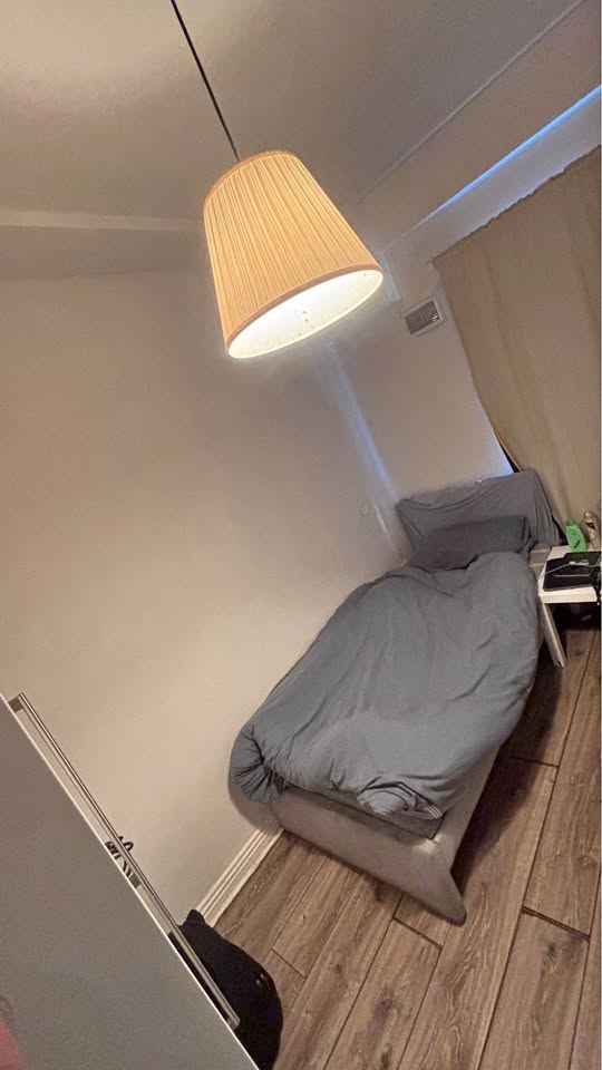 Temporary bed in shared room available