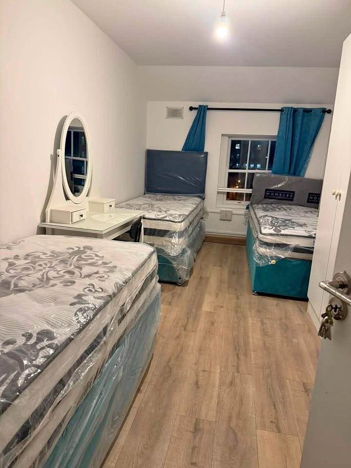 One bed in triple room available to rent Dublin 1 city center