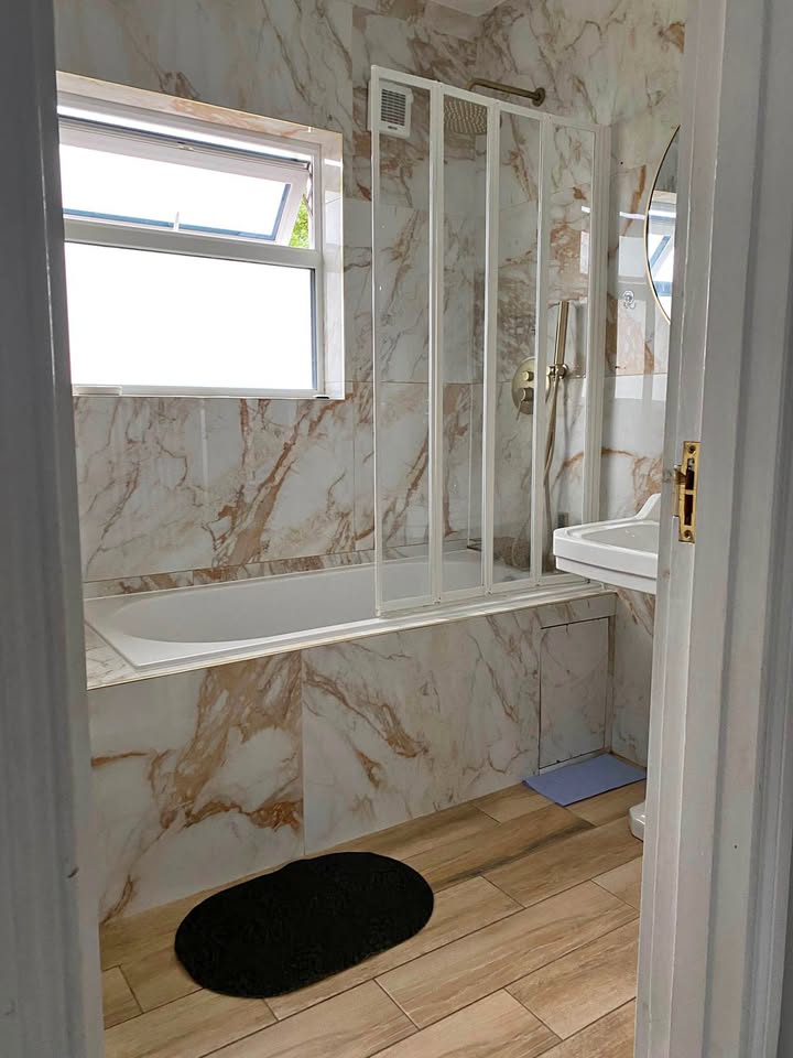 Double room immediate entrance d16