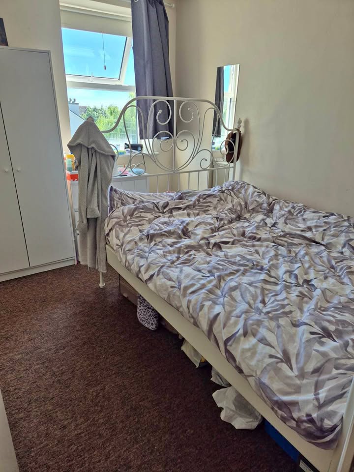 A single room is available for rent in a quiet and comfortable house in Glasnevin, Dublin.