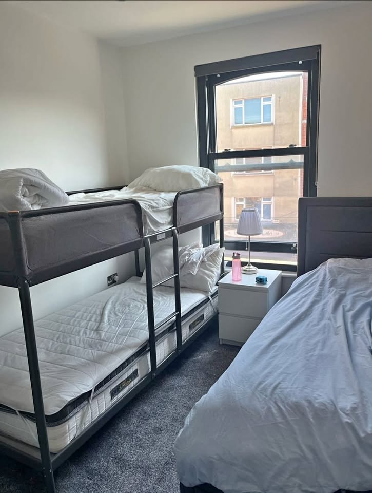 2 beds 1 bath Room only